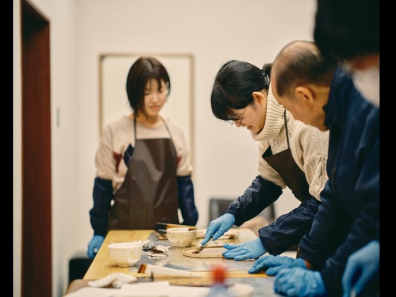 Experience lacquering a tray while learning about Echizen lacquerware from experienced craftsman