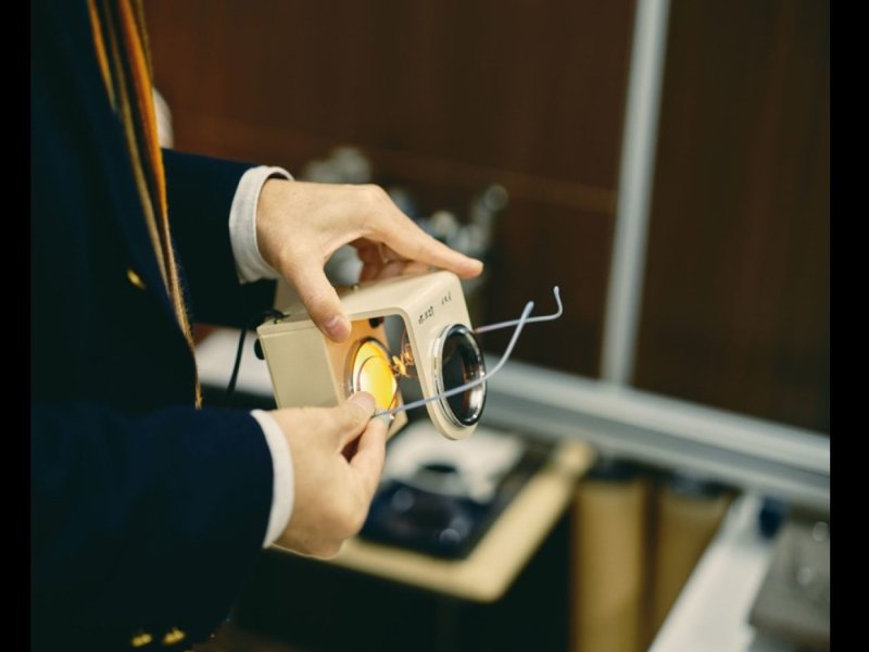 Choose from about 300 types of lenses and experience making your own sunglasses / Lens Park