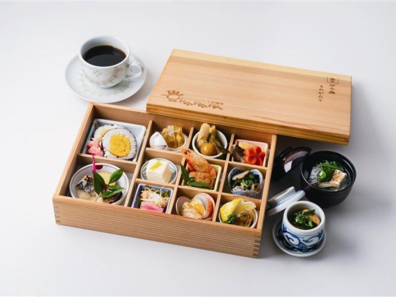 Meal Image on the train　/　*Meals are subject to change depending on the season. / 餐點內容將隨季節變動而調整