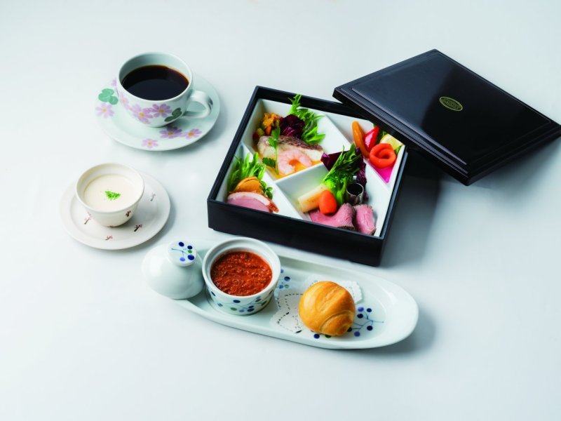 Meal Image on the train　/　*Meals are subject to change depending on the season. / 餐點內容將隨季節變動而調整