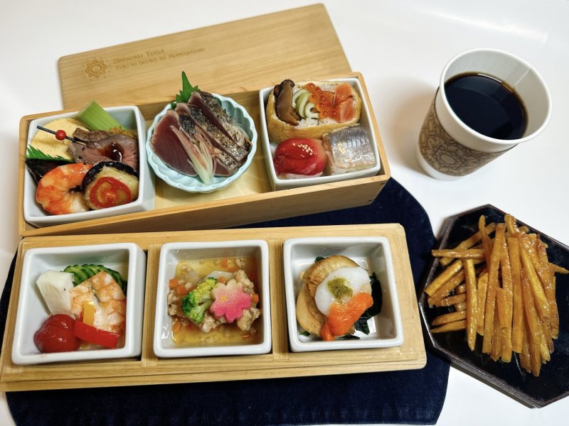 Meal Image on the train　/　*Meals are subject to change depending on the season. / 餐點內容將隨季節變動而調整