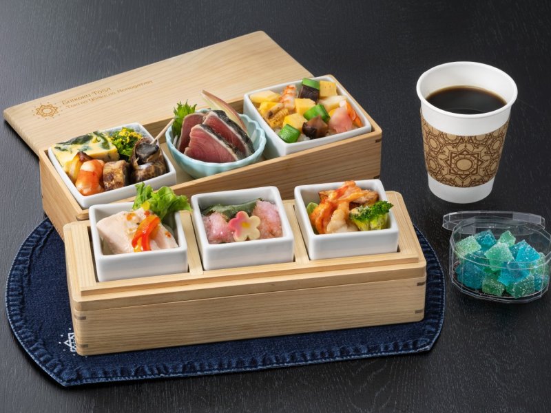 Meal Image on the train　/　*Meals are subject to change depending on the season. / 餐點內容將隨季節變動而調整