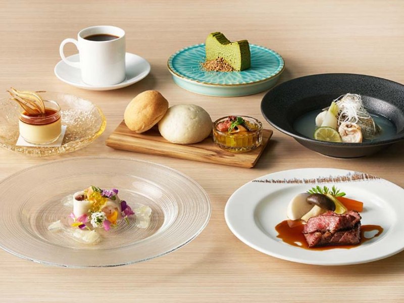 Meal Image on the train　/　*Meals are subject to change depending on the season. / 餐點內容將隨季節變動而調整